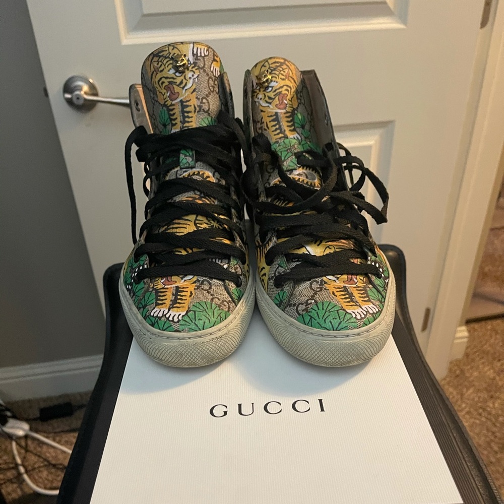 Gucci tiger hightop sneakers used but still perfectly Gucci